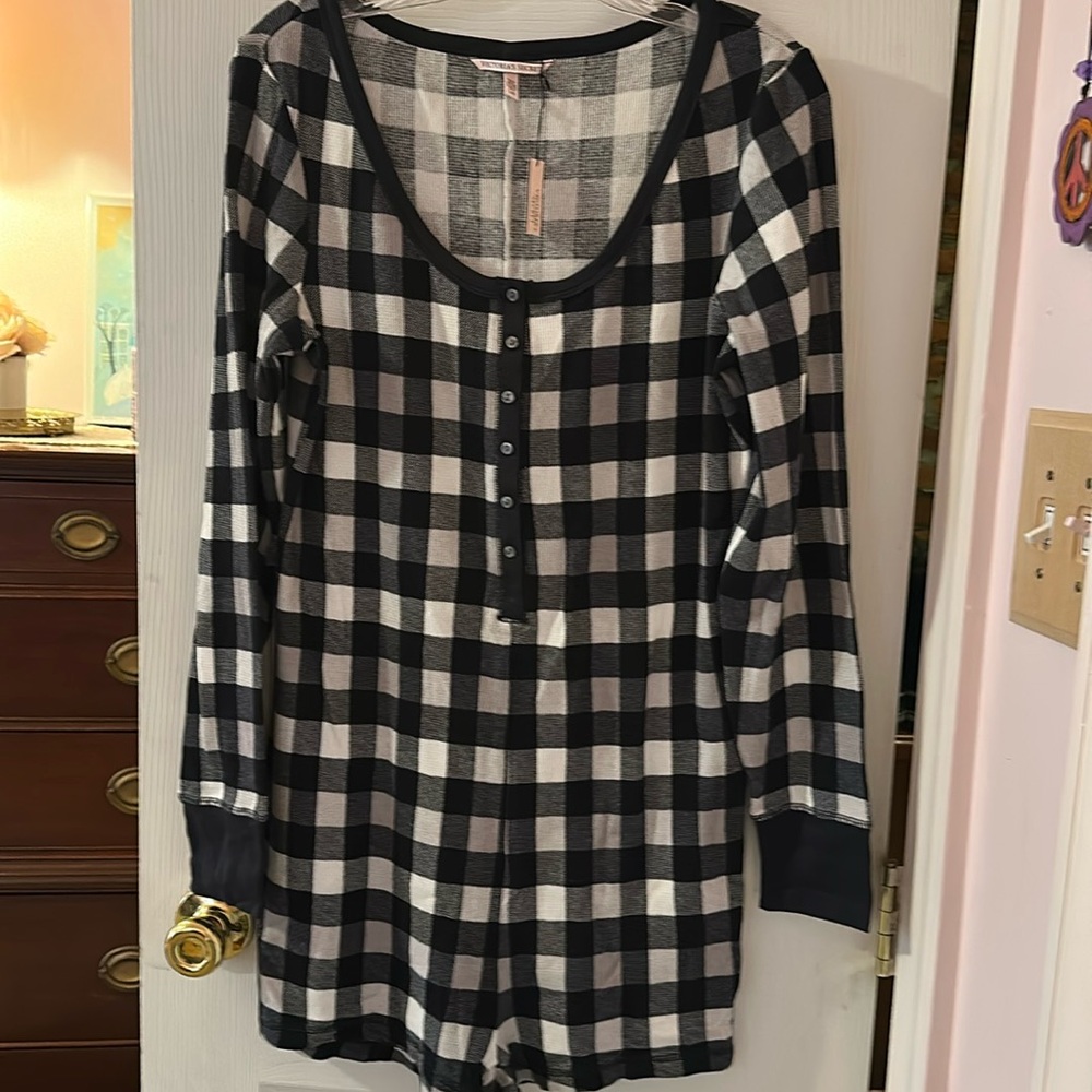 NWT Victoria’s Secret romper size large never worn